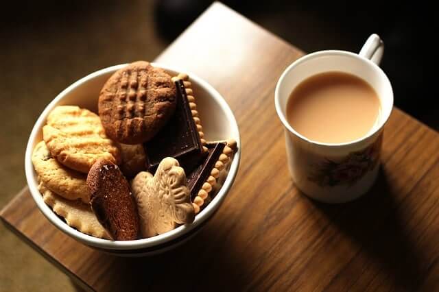 Avoid tea and biscuits combination for lose fat